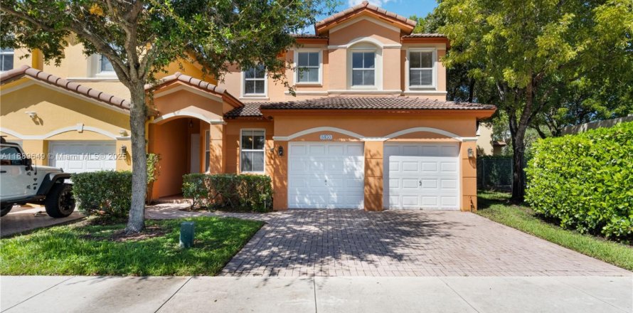 Casa en Doral, Florida 4 dormitorios, 196.77 m2 № 1938594