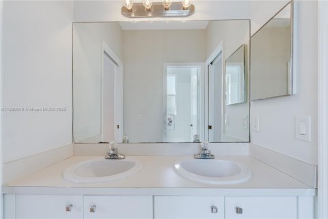Villa ou maison à vendre à Doral, Floride: 4 chambres, 196.77 m2 № 1938594 - photo 25