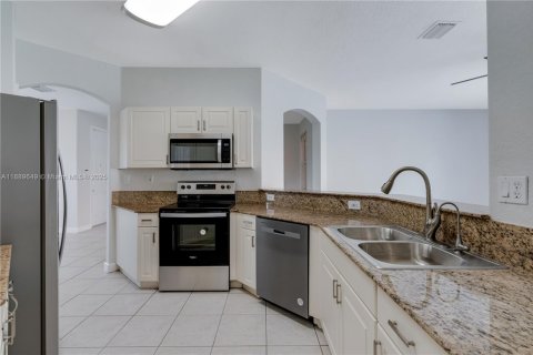 Casa en venta en Doral, Florida, 4 dormitorios, 196.77 m2 № 1938594 - foto 12