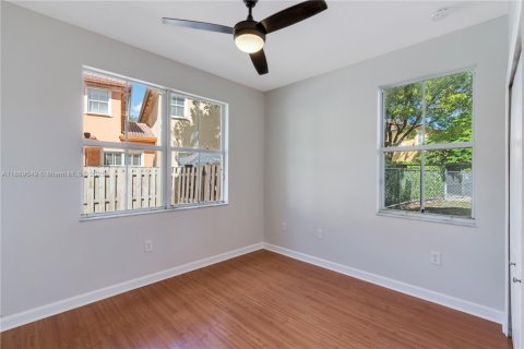 Villa ou maison à vendre à Doral, Floride: 4 chambres, 196.77 m2 № 1938594 - photo 14