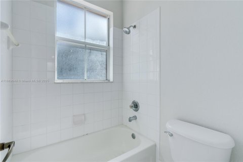 Casa en venta en Doral, Florida, 4 dormitorios, 196.77 m2 № 1938594 - foto 26
