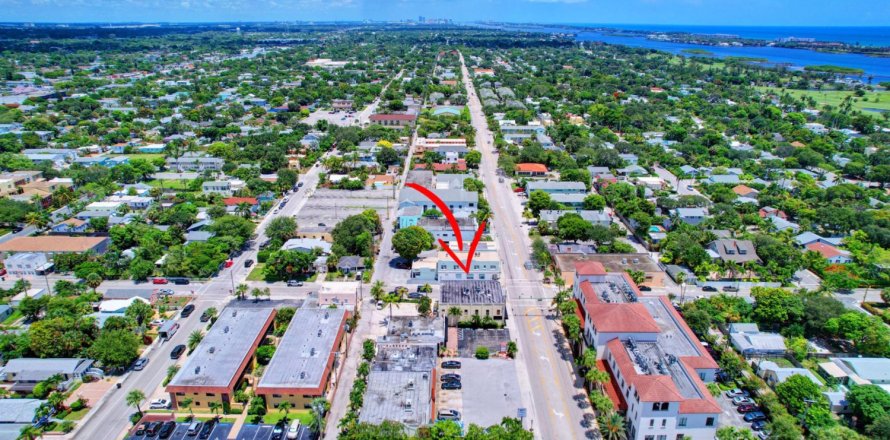 Propiedad comercial en Lake Worth, Florida № 1230176