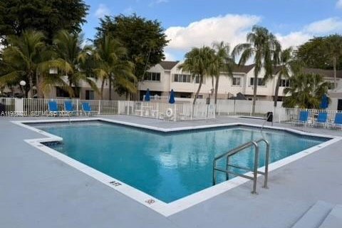 Снять в аренду кондоминиум в Хайалиа, Флорида 1 спальня, 58.71м2, № 1991375 - фото 1