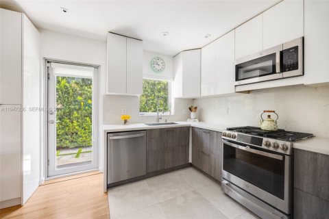 Villa ou maison à vendre à Miami, Floride: 3 chambres, 141.12 m2 № 2004785 - photo 12