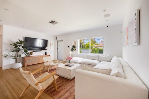 Villa ou maison à vendre à Miami, Floride: 3 chambres, 141.12 m2 № 2004785 - photo 5