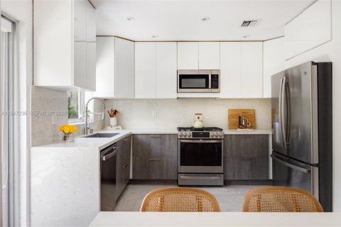 Villa ou maison à vendre à Miami, Floride: 3 chambres, 141.12 m2 № 2004785 - photo 11