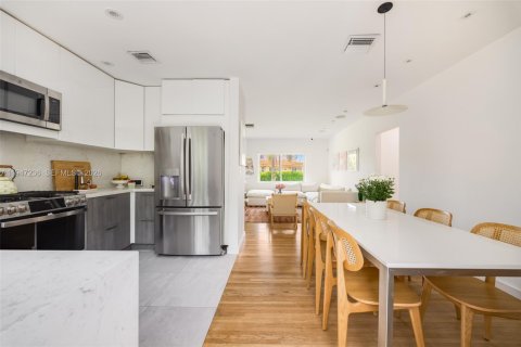 Villa ou maison à vendre à Miami, Floride: 3 chambres, 141.12 m2 № 2004785 - photo 10