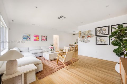 Villa ou maison à vendre à Miami, Floride: 3 chambres, 141.12 m2 № 2004785 - photo 6