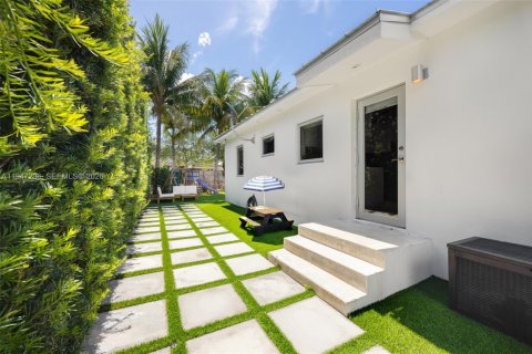 Villa ou maison à vendre à Miami, Floride: 3 chambres, 141.12 m2 № 2004785 - photo 22