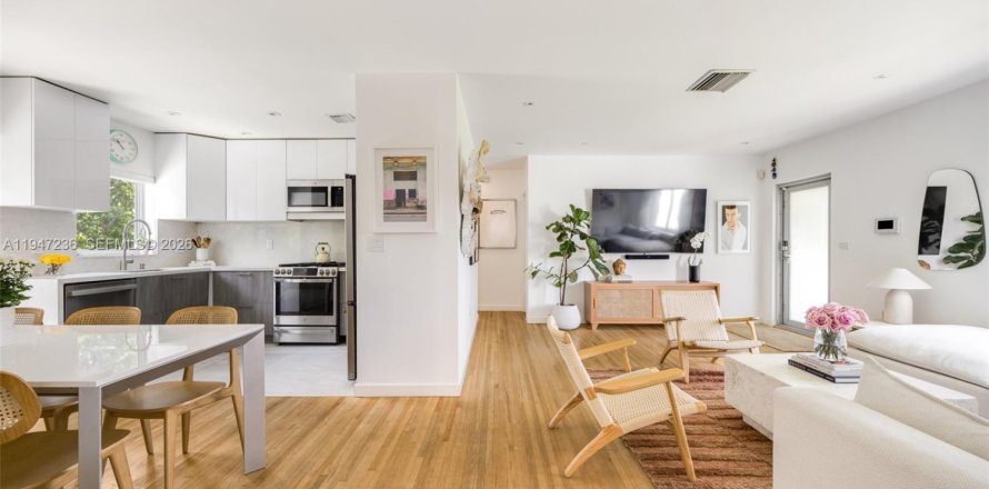 Villa ou maison à Miami, Floride 3 chambres, 141.12 m2 № 2004785