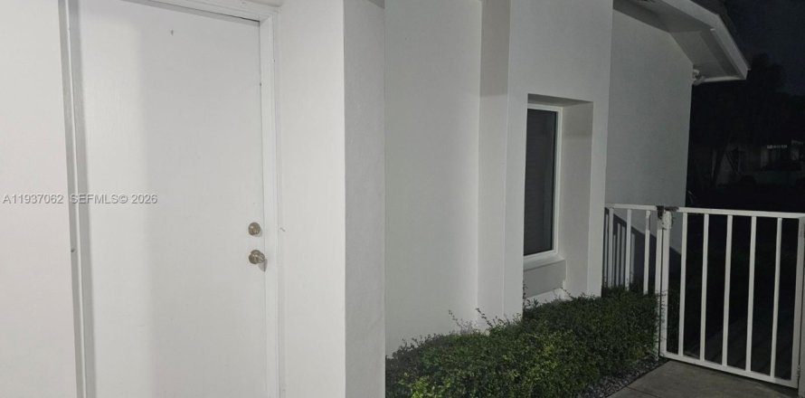 Коммерческая недвижимость в Майами, Флорида 1 спальня, 143.26м2 № 1995209