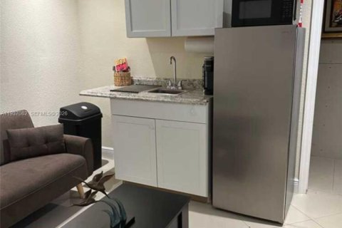 Снять в аренду коммерческую недвижимость в Майами, Флорида 1 спальня, 143.26м2, № 1995209 - фото 6