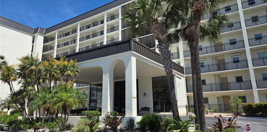Condo à Dunedin, Floride, 2 chambres  № 2114501