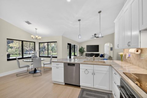 House in Wellington, Florida 4 bedrooms, 335.38 sq.m. № 2173882 - photo 17
