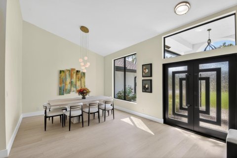 House in Wellington, Florida 4 bedrooms, 335.38 sq.m. № 2173882 - photo 12