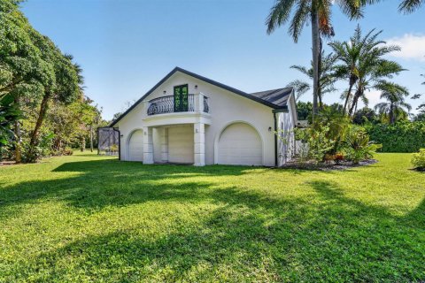 House in Wellington, Florida 4 bedrooms, 335.38 sq.m. № 2173882 - photo 5