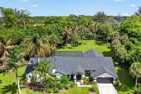 House in Wellington, Florida 4 bedrooms, 335.38 sq.m. № 2173882 - photo 2