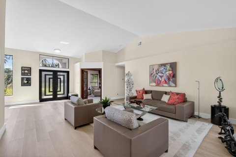 House in Wellington, Florida 4 bedrooms, 335.38 sq.m. № 2173882 - photo 9
