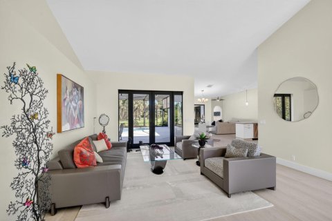 House in Wellington, Florida 4 bedrooms, 335.38 sq.m. № 2173882 - photo 8