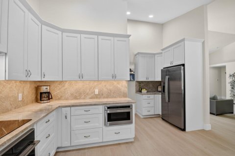 House in Wellington, Florida 4 bedrooms, 335.38 sq.m. № 2173882 - photo 16