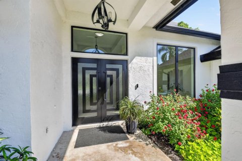 House in Wellington, Florida 4 bedrooms, 335.38 sq.m. № 2173882 - photo 6