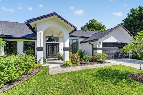 House in Wellington, Florida 4 bedrooms, 335.38 sq.m. № 2173882 - photo 3