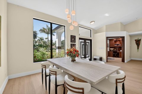 House in Wellington, Florida 4 bedrooms, 335.38 sq.m. № 2173882 - photo 11