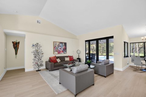 House in Wellington, Florida 4 bedrooms, 335.38 sq.m. № 2173882 - photo 7