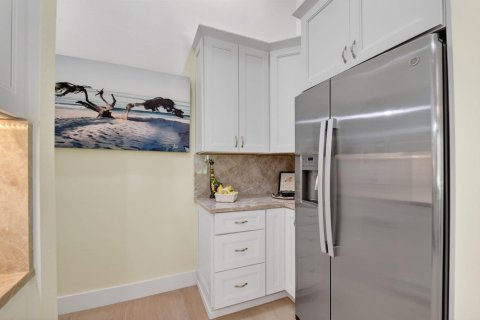 House in Wellington, Florida 4 bedrooms, 335.38 sq.m. № 2173882 - photo 23
