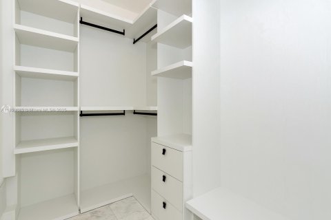 Copropriété à louer à Miami, Floride: 3 chambres, 306.02 m2 № 1888341 - photo 29