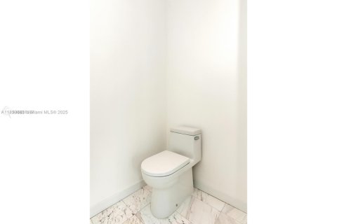 Copropriété à louer à Miami, Floride: 3 chambres, 306.02 m2 № 1888341 - photo 25