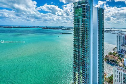 Copropriété à louer à Miami, Floride: 3 chambres, 306.02 m2 № 1888341 - photo 5