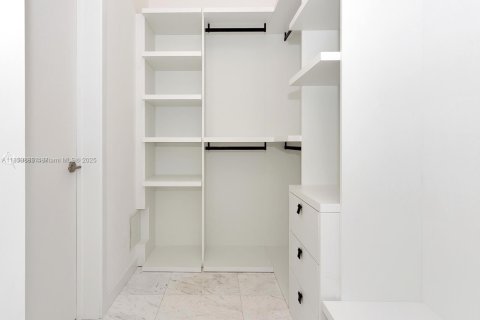 Copropriété à louer à Miami, Floride: 3 chambres, 306.02 m2 № 1888341 - photo 28