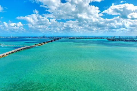 Copropriété à louer à Miami, Floride: 3 chambres, 306.02 m2 № 1888341 - photo 4