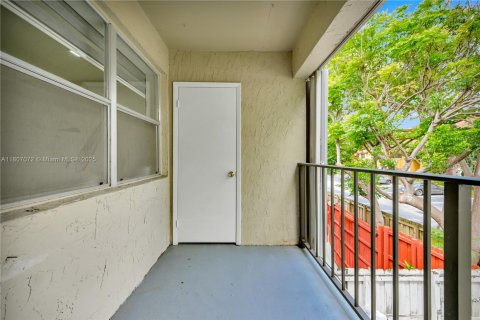 Condo in Miami, Florida, 3 bedrooms  № 1745675 - photo 26