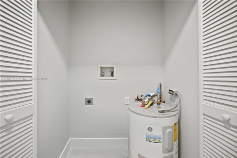 Condo in Miami, Florida, 3 bedrooms  № 1745675 - photo 24