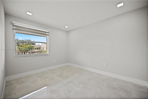 Condo in Miami, Florida, 3 bedrooms  № 1745675 - photo 10