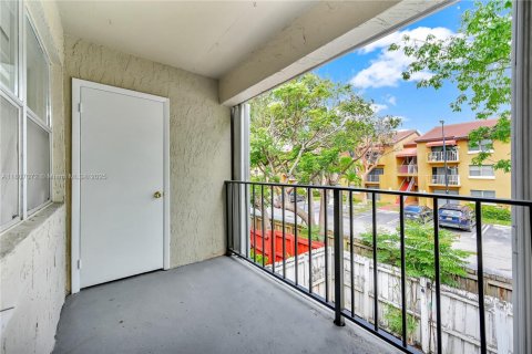 Condo in Miami, Florida, 3 bedrooms  № 1745675 - photo 25
