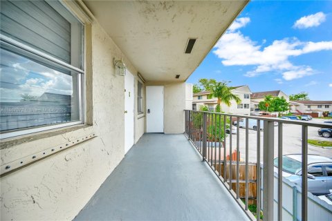 Condo in Miami, Florida, 3 bedrooms  № 1745675 - photo 30