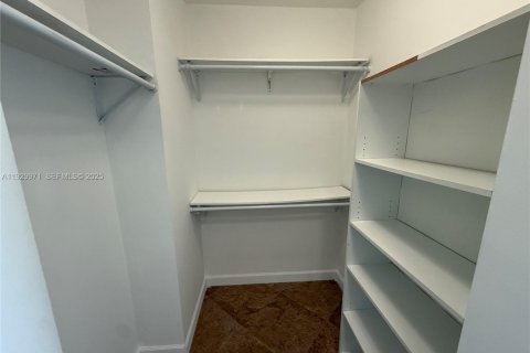 Condo in Miami, Florida, 2 bedrooms  № 1990733 - photo 10