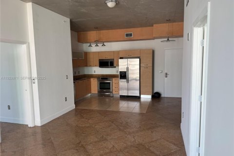 Condo in Miami, Florida, 2 bedrooms  № 1990733 - photo 2