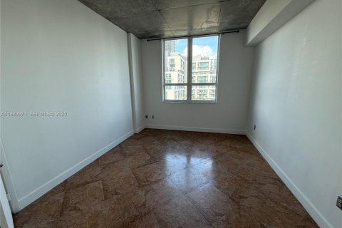 Condo in Miami, Florida, 2 bedrooms  № 1990733 - photo 8