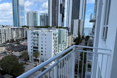 Condo in Miami, Florida, 2 bedrooms  № 1990733 - photo 4