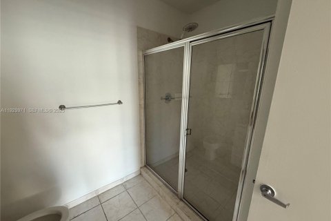 Condo in Miami, Florida, 2 bedrooms  № 1990733 - photo 9