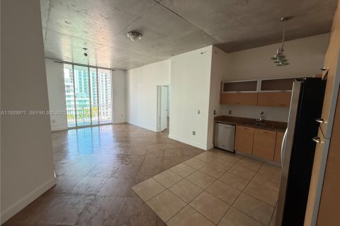Condo in Miami, Florida, 2 bedrooms  № 1990733 - photo 3