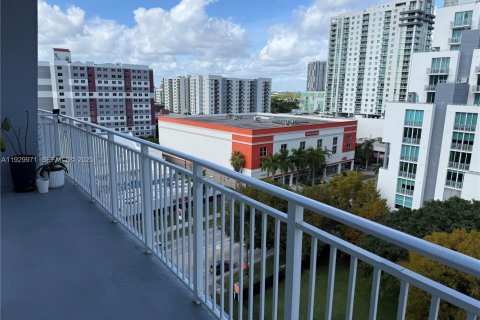 Condo in Miami, Florida, 2 bedrooms  № 1990733 - photo 5
