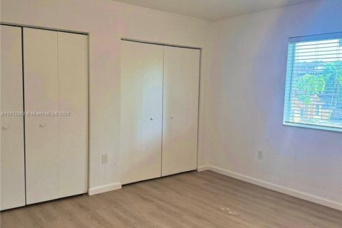 Touwnhouse à louer à Hallandale Beach, Floride: 2 chambres, 151.99 m2 № 1966818 - photo 16