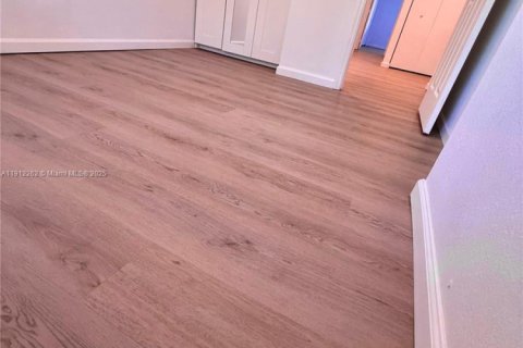 Touwnhouse à louer à Hallandale Beach, Floride: 2 chambres, 151.99 m2 № 1966818 - photo 25