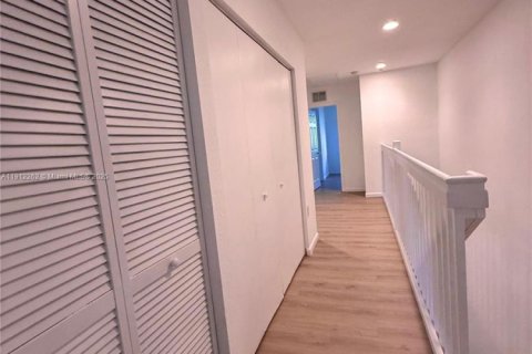 Touwnhouse à louer à Hallandale Beach, Floride: 2 chambres, 151.99 m2 № 1966818 - photo 18