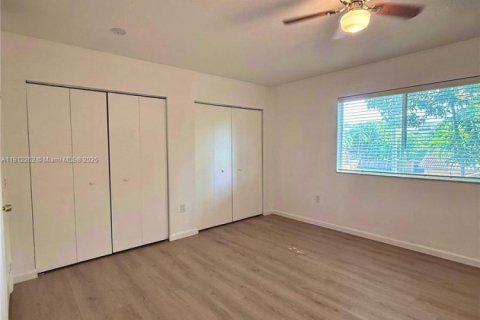 Touwnhouse à louer à Hallandale Beach, Floride: 2 chambres, 151.99 m2 № 1966818 - photo 17